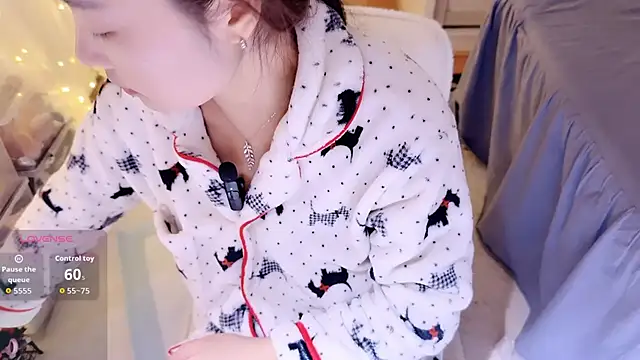 Snapshot of charlotte520 chatting on November 26, 2025, 5:18 am charlotte520 online show from November 26, 2025, 5:18 am