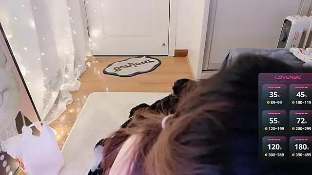 Snapshot of charlotte520 chatting on October 30, 2025, 1:15 am charlotte520 online show from October 30, 2025, 1:15 am