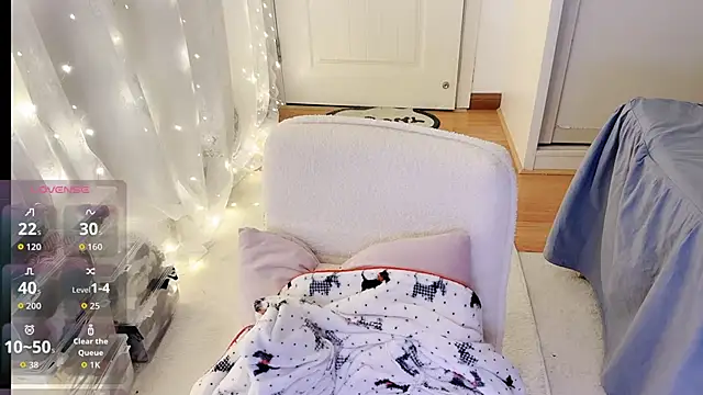 Snapshot of charlotte520 chatting on December 15, 2025, 5:13 am charlotte520 online show from December 15, 2025, 5:13 am