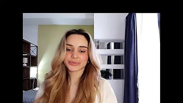 Snapshot of Chloe_Ravens chatting on December 18, 2025, 10:52 am Chloe Ravens online show from December 18, 2025, 10:52 am