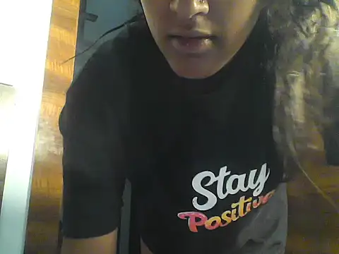 Snapshot of mickle_james chatting on June 1, 2026, 7:52 am mickle james online show from June 1, 2026, 7:52 am