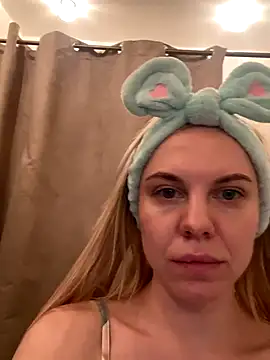 LiSinDoll online show from November 14, 2025, 6:28 am