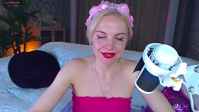 LiSinDoll online show from December 1, 2025, 7:09 am