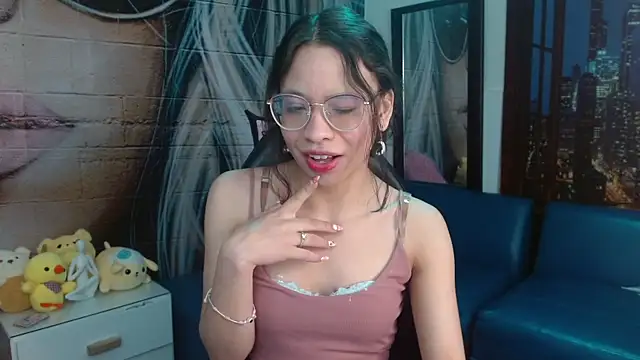 Giaa rossi online show from September 17, 2025, 2:08 pm