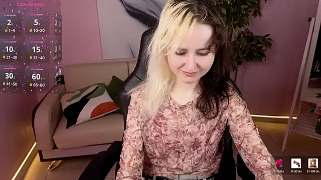 Snapshot of girl_next_doorr chatting on May 17, 2026, 1:11 pm girl next doorr online show from May 17, 2026, 1:11 pm
