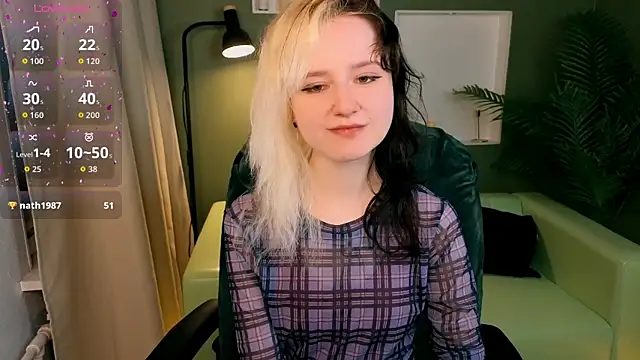 Snapshot of girl_next_doorr chatting on May 30, 2026, 1:17 pm girl next doorr online show from May 30, 2026, 1:17 pm