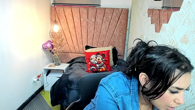 Lia Blake  online show from December 20, 2025, 12:30 pm