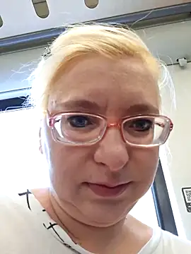 Snapshot of VikaKing chatting on January 6, 2026, 10:08 am VikaKing online show from January 6, 2026, 10:08 am