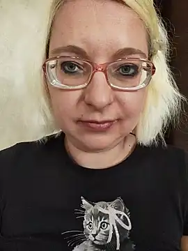 VikaKing online show from May 17, 2026, 9:42 am