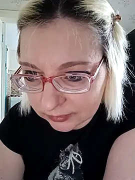 Snapshot of VikaKing chatting on March 24, 2026, 12:16 pm VikaKing online show from March 24, 2026, 12:16 pm