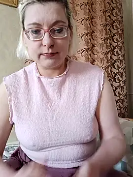 Snapshot of VikaKing chatting on March 9, 2026, 7:56 am VikaKing online show from March 9, 2026, 7:56 am