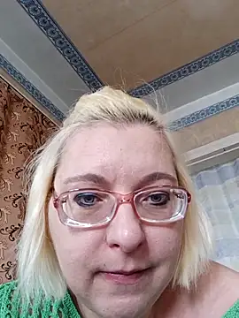 Snapshot of VikaKing chatting on April 14, 2026, 9:25 am VikaKing online show from April 14, 2026, 9:25 am