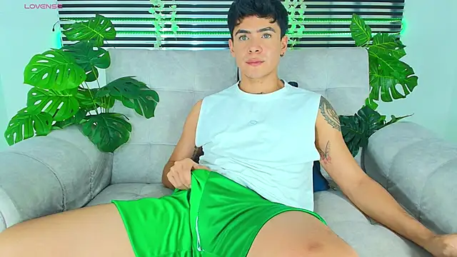 CamiiGuzmanX online show from April 14, 2026, 8:47 pm