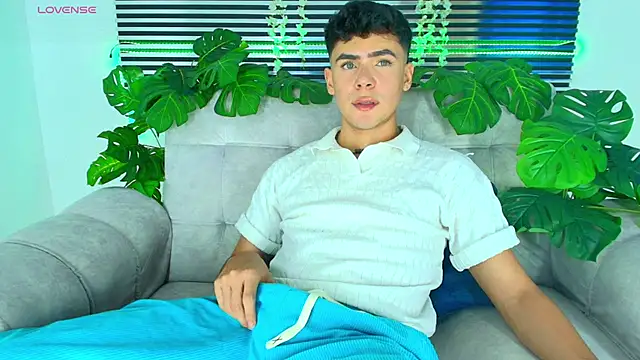 CamiiGuzmanX online show from March 16, 2026, 8:11 pm