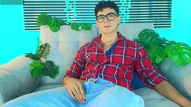 Snapshot of CamiiGuzmanX chatting on May 29, 2026, 8:37 pm CamiiGuzmanX online show from May 29, 2026, 8:37 pm