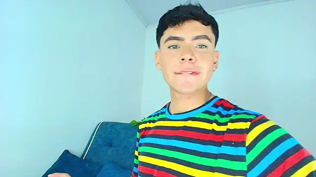 CamiiGuzmanX online show from November 13, 2025, 8:57 pm