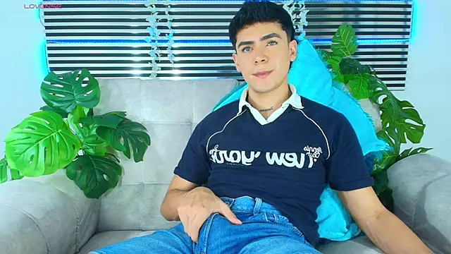 Snapshot of CamiiGuzmanX chatting on May 1, 2026, 8:25 pm CamiiGuzmanX online show from May 1, 2026, 8:25 pm