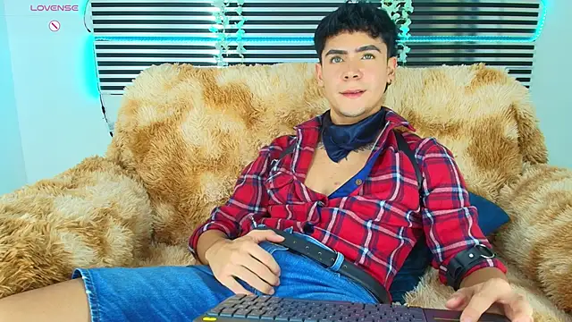 Snapshot of CamiiGuzmanX chatting on May 4, 2026, 7:50 pm CamiiGuzmanX online show from May 4, 2026, 7:50 pm