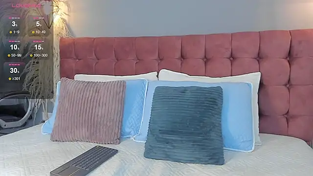 Tania 77  online show from December 15, 2025, 12:55 pm