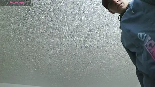 Snapshot of Thomasjons_ chatting on June 18, 2026, 1:04 am Thomasjons online show from June 18, 2026, 1:04 am
