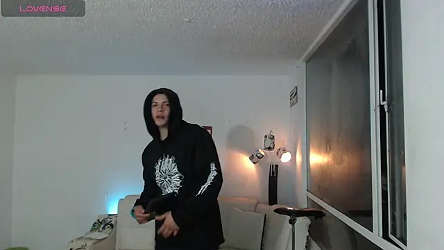 Snapshot of Thomasjons_ chatting on April 18, 2026, 4:26 am Thomasjons online show from April 18, 2026, 4:26 am