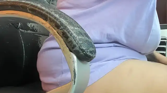 Snapshot of Karol_c31 chatting on November 30, 2025, 2:40 pm Karol c31 online show from November 30, 2025, 2:40 pm