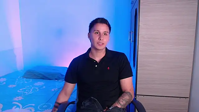 valentinosex1 online show from September 30, 2025, 9:21 pm