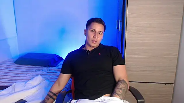 valentinosex1 online show from February 27, 2026, 11:37 pm