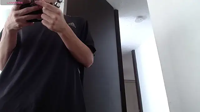 Snapshot of axel_davis_ chatting on October 15, 2025, 4:04 pm axel davis online show from October 15, 2025, 4:04 pm