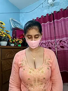 Cute Faria online show from December 19, 2025, 4:09 pm