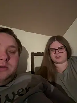 Snapshot of CurvyPaar2 chatting on February 14, 2026, 8:31 pm CurvyPaar2 online show from February 14, 2026, 8:31 pm