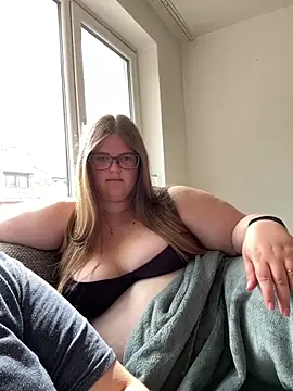 Snapshot of CurvyPaar2 chatting on May 14, 2026, 2:03 pm CurvyPaar2 online show from May 14, 2026, 2:03 pm