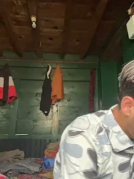 lyath3245 online show from April 20, 2026, 11:24 am