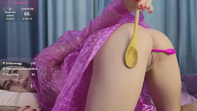 Still eva online show from October 15, 2025, 4:22 am