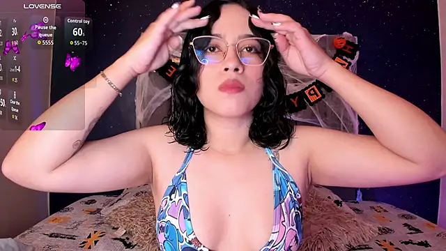 SweetAnya01 online show from October 10, 2025, 4:13 am