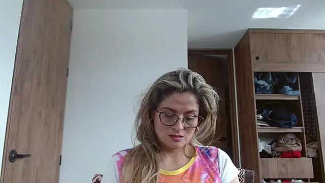 Snapshot of linda-mature43 chatting on October 25, 2025, 5:24 pm linda-mature43 online show from October 25, 2025, 5:24 pm