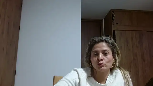 Snapshot of linda-mature43 chatting on November 6, 2025, 1:31 am linda-mature43 online show from November 6, 2025, 1:31 am