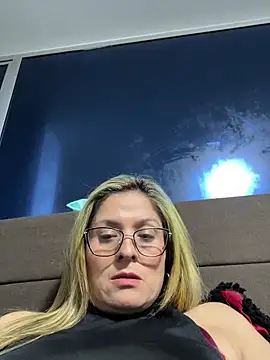 Snapshot of linda-mature43 chatting on October 18, 2025, 3:41 am linda-mature43 online show from October 18, 2025, 3:41 am