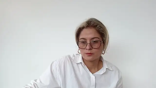 Snapshot of linda-mature43 chatting on October 3, 2025, 4:30 pm linda-mature43 online show from October 3, 2025, 4:30 pm