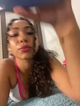 jhennyfer online show from October 15, 2025, 4:00 am