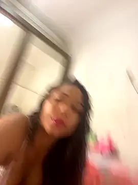 jhennyfer online show from December 3, 2025, 5:52 am