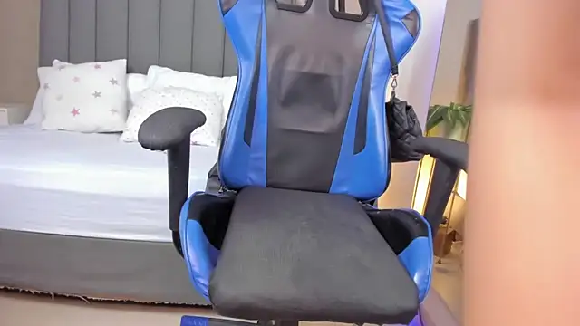 anagil  online show from March 6, 2026, 1:39 pm