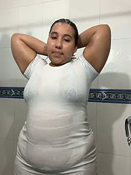 la pequena culona online show from April 15, 2026, 9:26 pm