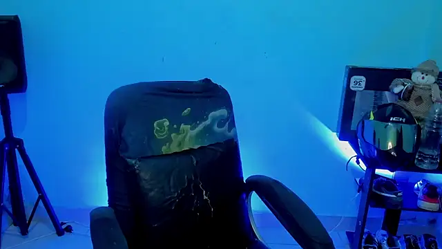 Snapshot of zeus_7777 chatting on April 13, 2026, 7:34 am zeus 7777 online show from April 13, 2026, 7:34 am