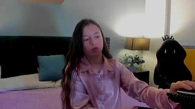 Snapshot of VioletaNova chatting on May 12, 2026, 11:16 am VioletaNova online show from May 12, 2026, 11:16 am