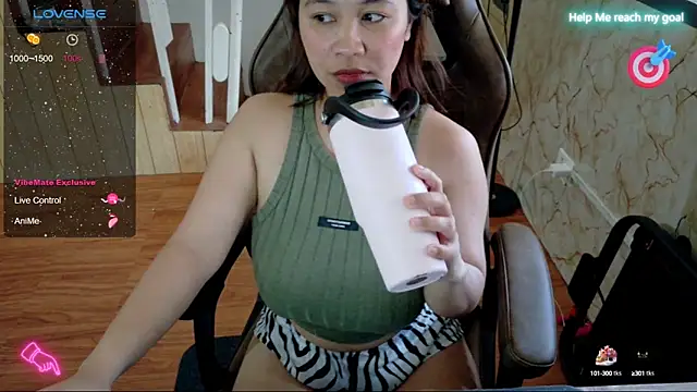 Snapshot of sweet-candy07 chatting on October 2, 2025, 3:43 am sweet-candy07 online show from October 2, 2025, 3:43 am