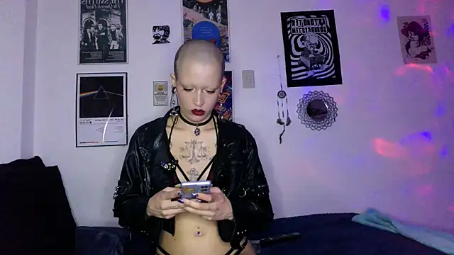 plutonbluemooon333 online show from November 28, 2025, 2:45 am