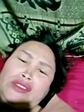 Snapshot of maple694 chatting on December 2, 2025, 12:40 pm maple694 online show from December 2, 2025, 12:40 pm