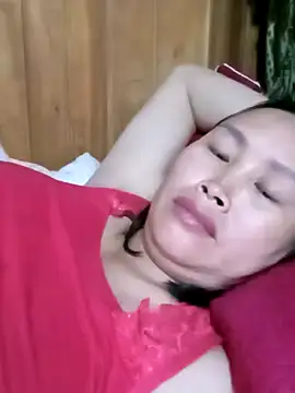 Snapshot of maple694 chatting on November 6, 2025, 2:10 pm maple694 online show from November 6, 2025, 2:10 pm