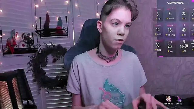 Snapshot of aestheticbeing chatting on December 14, 2025, 12:11 pm aestheticbeing online show from December 14, 2025, 12:11 pm